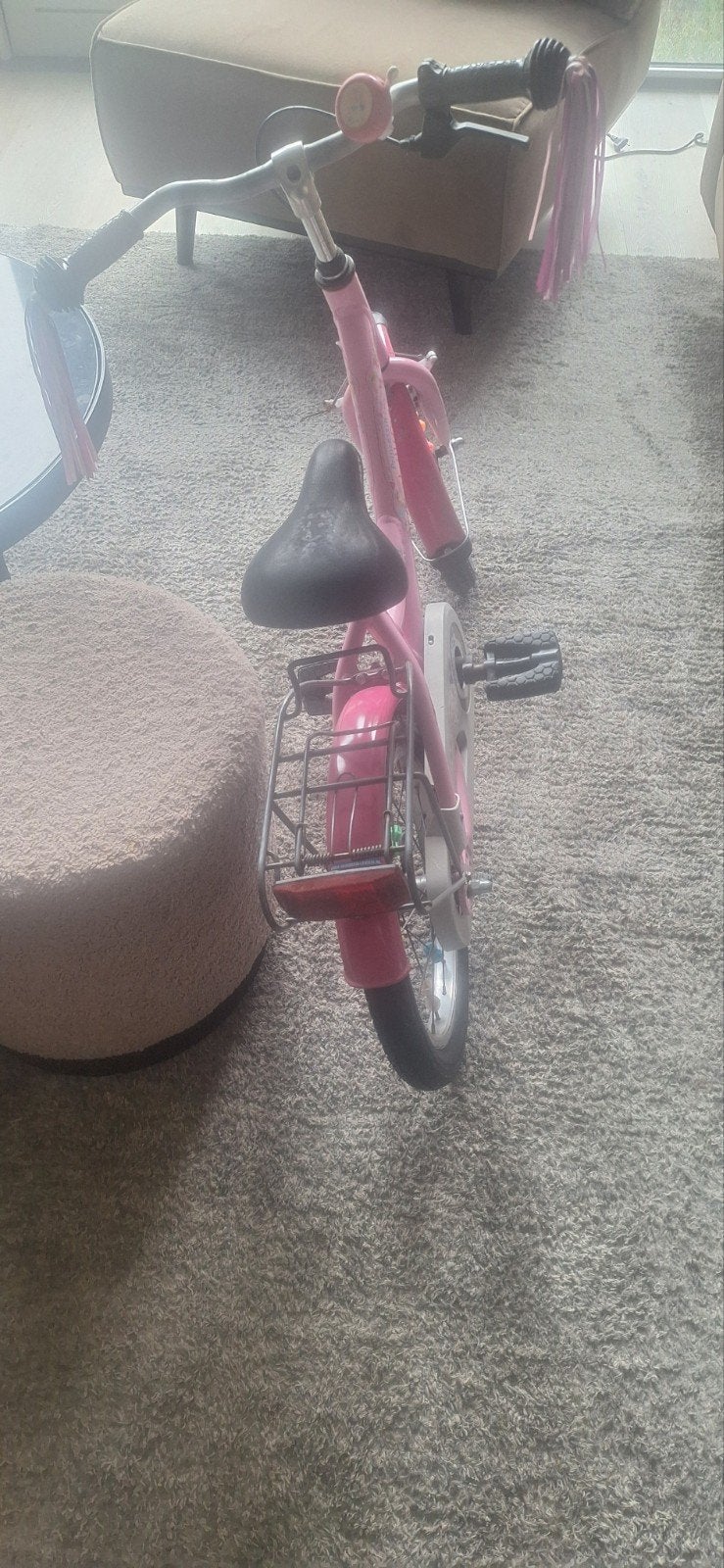 Roze kinderfiets met bagagedrager en bel, Fietsen en Brommers, Fietsen | Kinderfietsjes, Ophalen of Verzenden