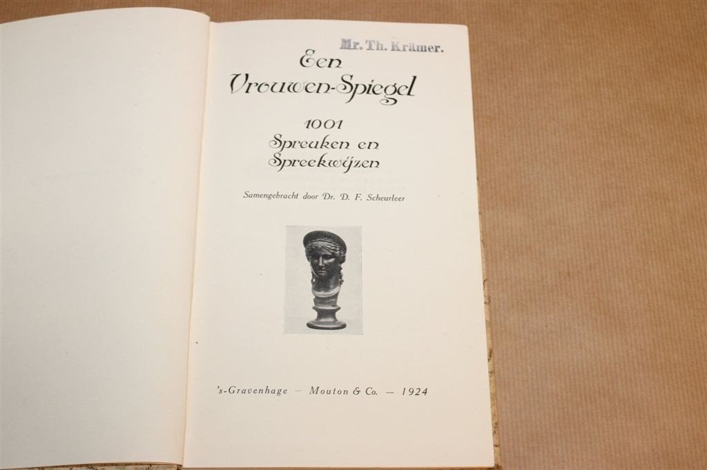 Een Vrouwen-Spiegel — 1001 Spreuken — Vintage Boek 1924, Ophalen of Verzenden, Gelezen