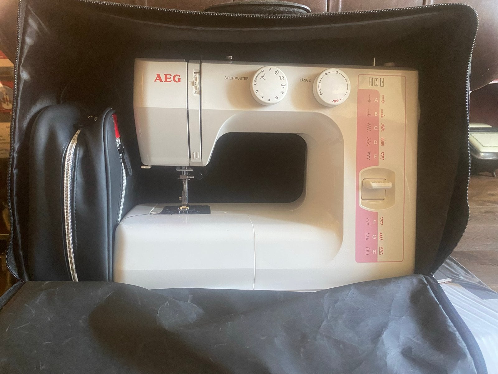 AEG Naaimachine met draagtas - Zo goed als nieuw, Ophalen, Zo goed als nieuw, Naaimachine, Overige merken