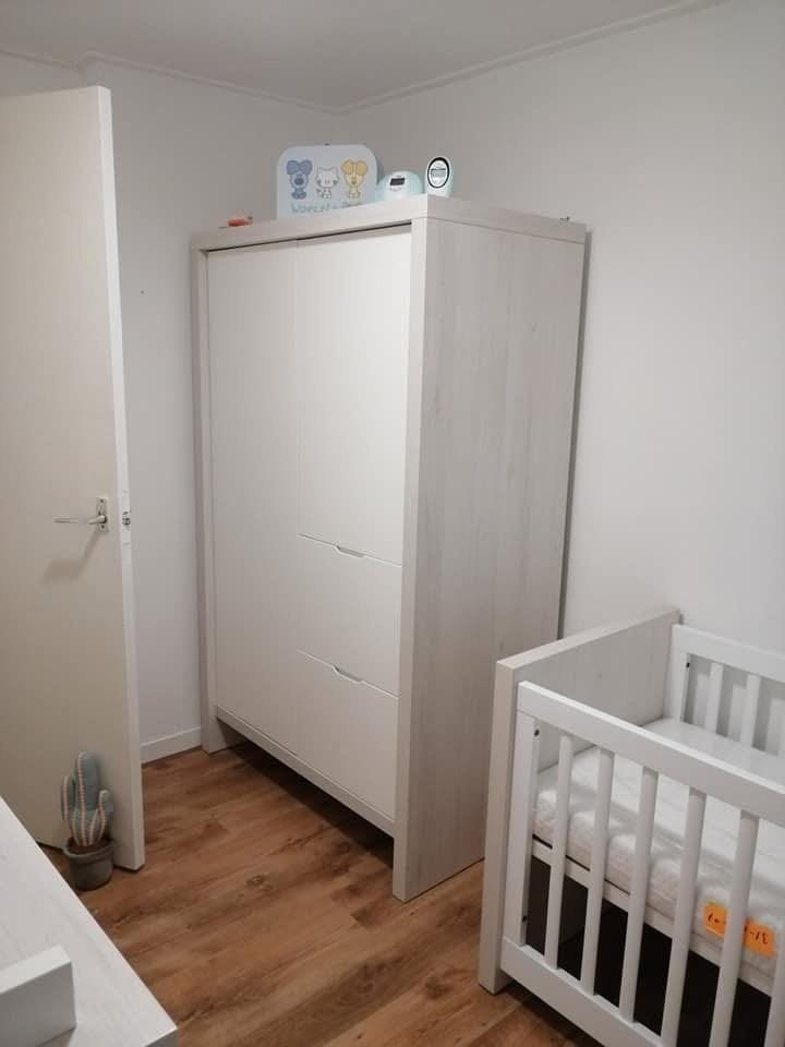 Complete babykamer: Ledikant, commode, kledingkast en plank, Ophalen, Gebruikt, Jongetje of Meisje
