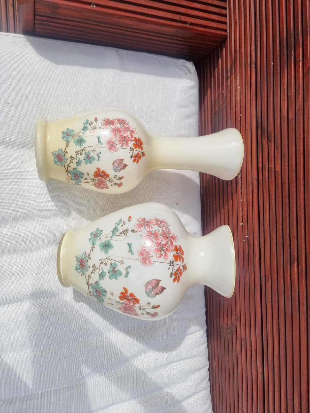 Set van 2 Crèmekleurige Vazen met Handgeschilderde Bloemen, Ophalen of Verzenden