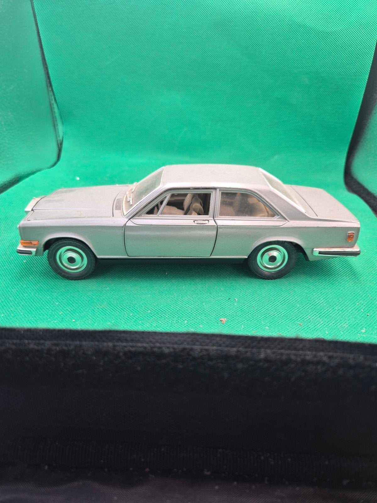 504 Rolls Royce Camatgue 1/22 Bburago, Ophalen of Verzenden, Zo goed als nieuw, Bburago