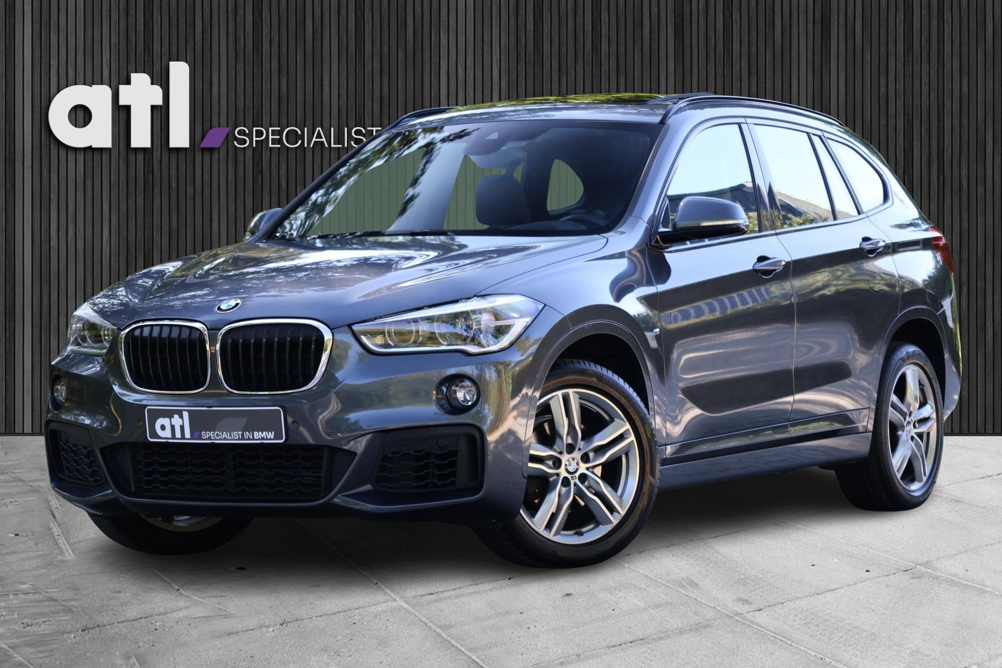 BMW X1 sDrive18i High Executive M-Sport | Leder | Pano | HUD, Auto's, BMW, Gebruikt, Automatische klimaatregeling, Alcantara, Bedrijf