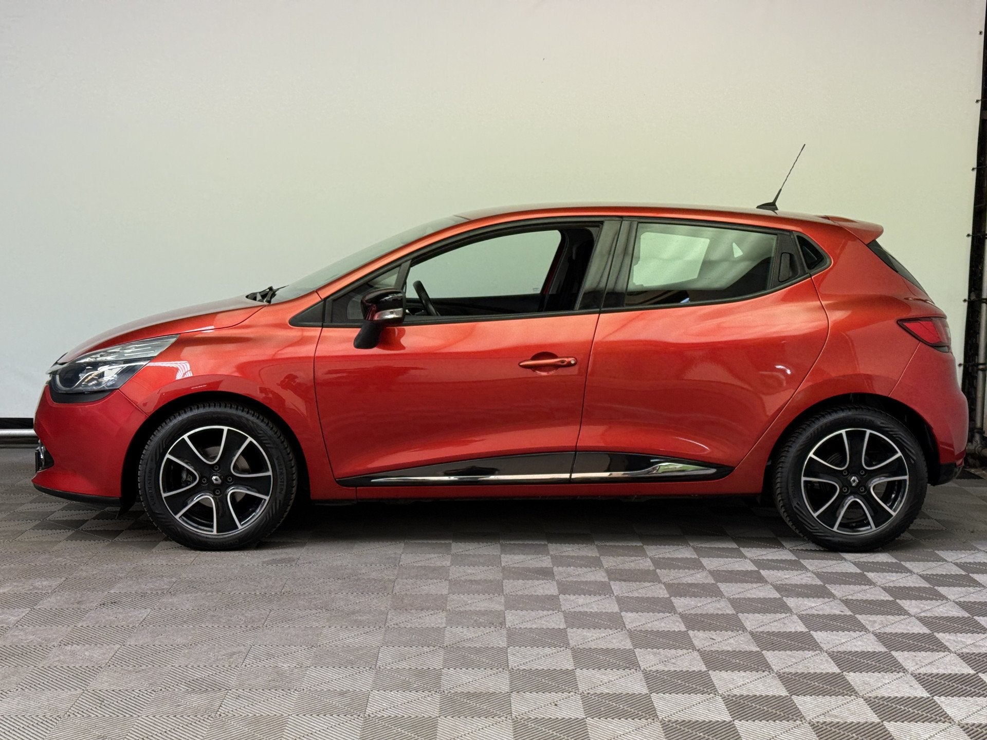 Renault Clio 0.9 TCe ECO Collection 5-drs Navi ECC NL Auto, Voorwielaandrijving, Stof, 540 kg, Met garantie (alle)