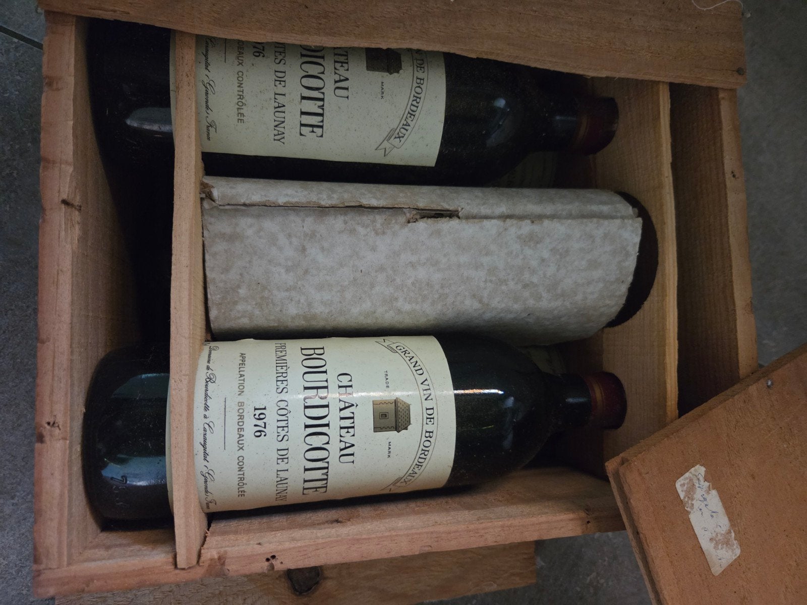 Château Bourdicôtte 1976 - Grand Vin de Bordeaux, Ophalen, Nieuw, Frankrijk, Rode wijn