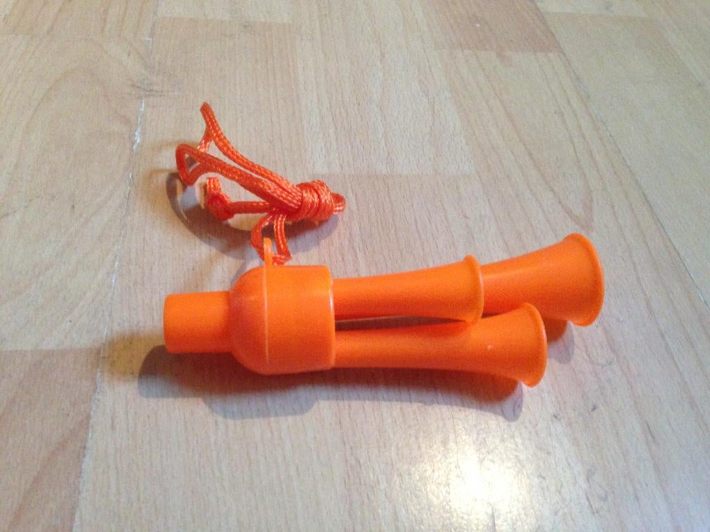 feest fluit oranje 3 hoorns 12 stuks samen met koord, Ophalen of Verzenden, Oranje of Koningsdag