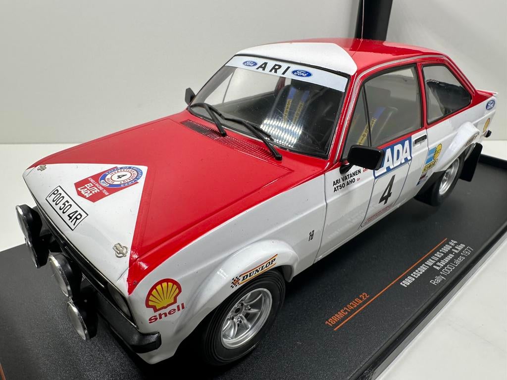 FORD ESCORT MK2 RS1800 RALLY 1000 LAKES 1977 IXO 1:18 NIEUW, Ophalen of Verzenden, Nieuw, Auto, Overige merken