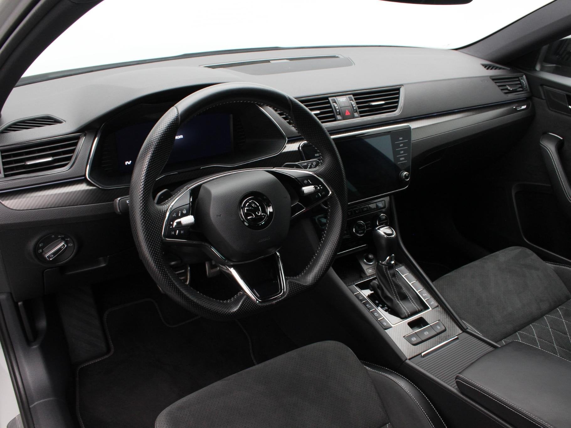 Skoda Superb Combi 1.4 TSI iV Sportline Business | Trekhaak, Gebruikt, 4 cilinders, Alcantara, 1668 kg