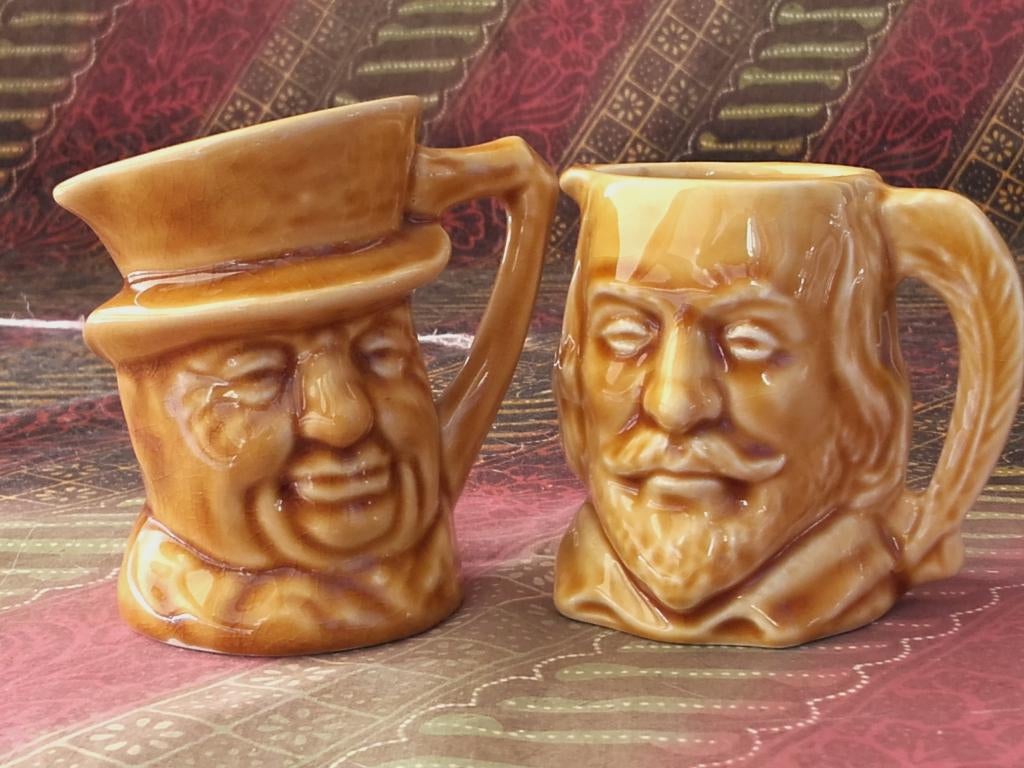 Twee mooie oude Lancaster Toby jugs uit Engeland.