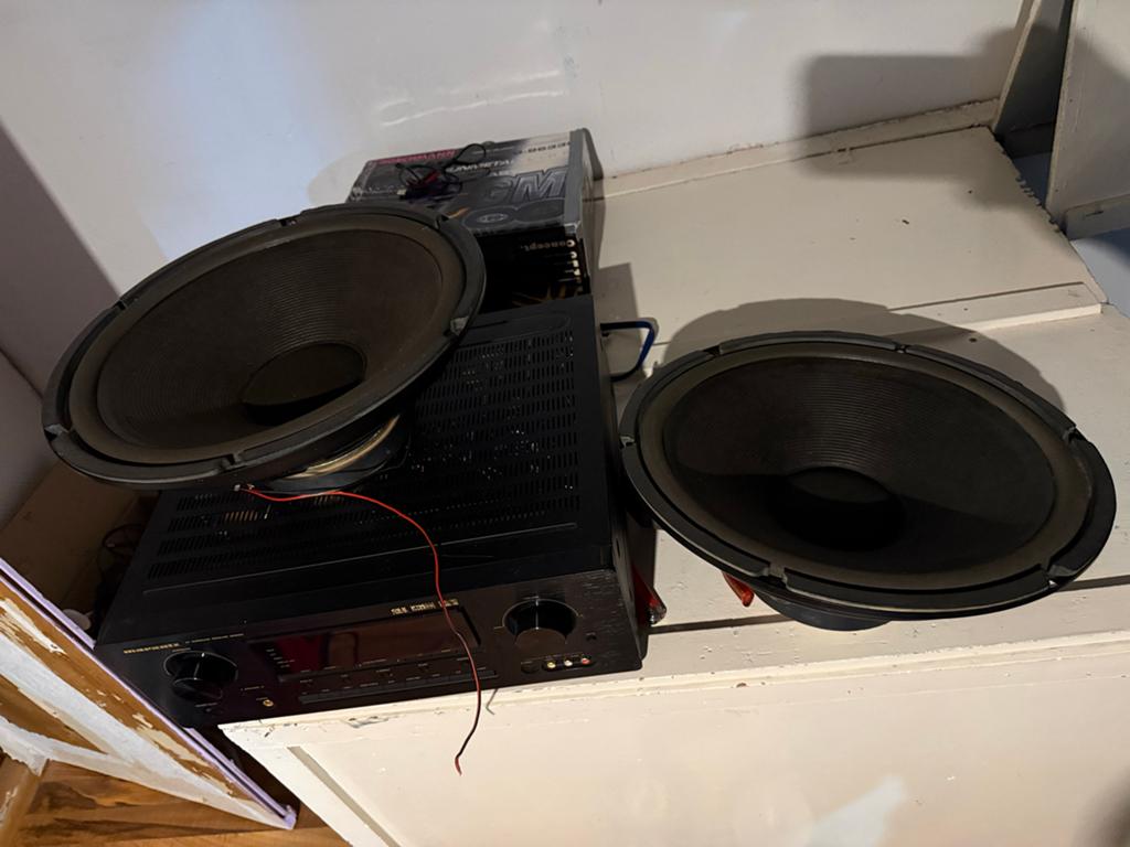 Marantz Versterker met 2x 15 inch Basspeakers (300W max), Audio, Tv en Foto, Versterkers en Receivers, Marantz, Gebruikt, Ophalen of Verzenden