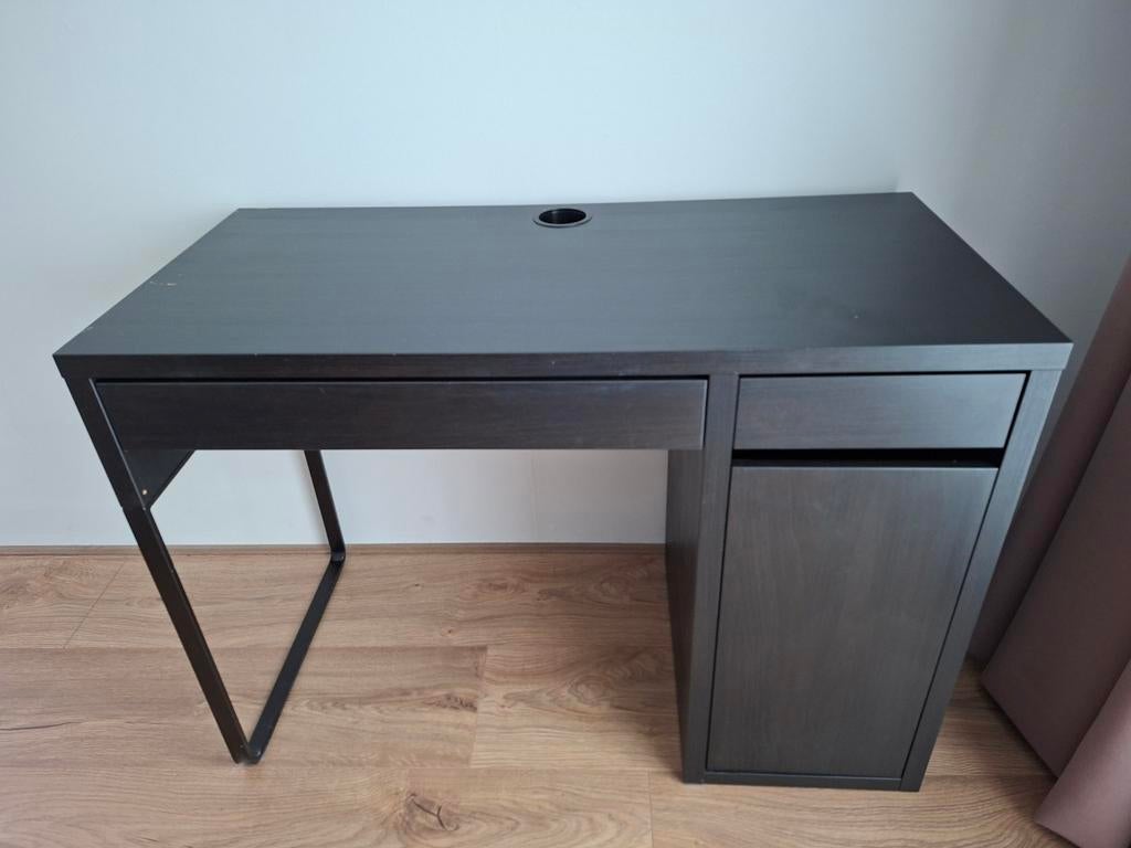Bureau Micke 105x50 cm met lades zwartbruin, Ophalen, Gebruikt