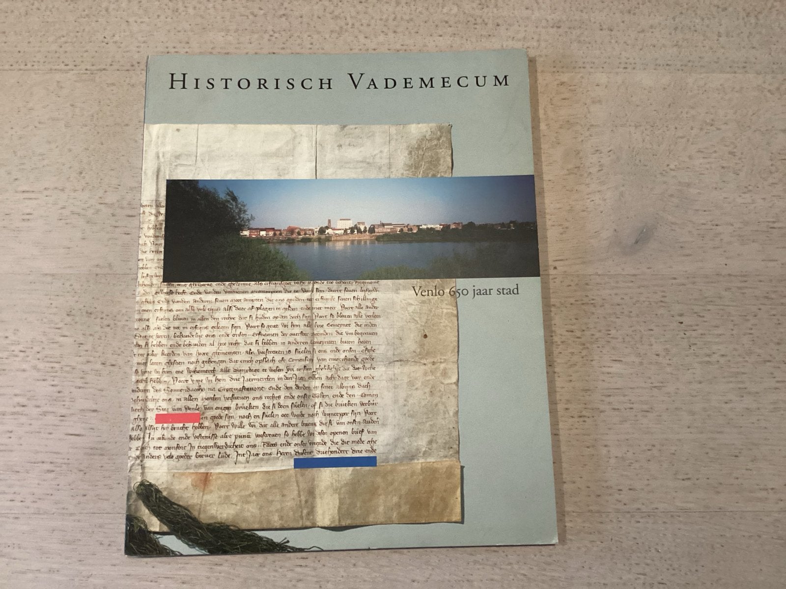 Historisch Vademecum: Venlo 650 jaar stad, Ophalen of Verzenden, 20e eeuw of later, Zo goed als nieuw
