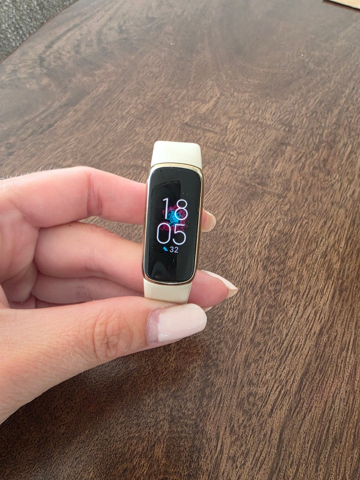 Fitbit Luxe (Soft Gold / Maanwit) + Extra Bandje, Sport en Fitness, Hartslagmeters, Ophalen of Verzenden, Zo goed als nieuw, Overige merken