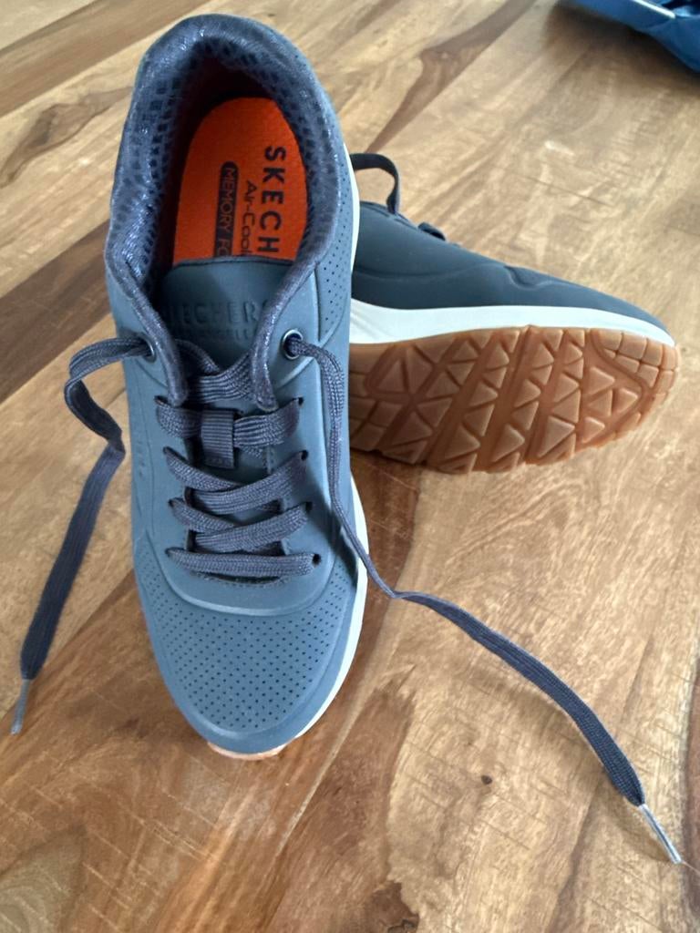 Skechers Air-Cooled maat 35 Memory Foam sneakers, Ophalen of Verzenden, Zo goed als nieuw, Jongen of Meisje, Sportschoenen