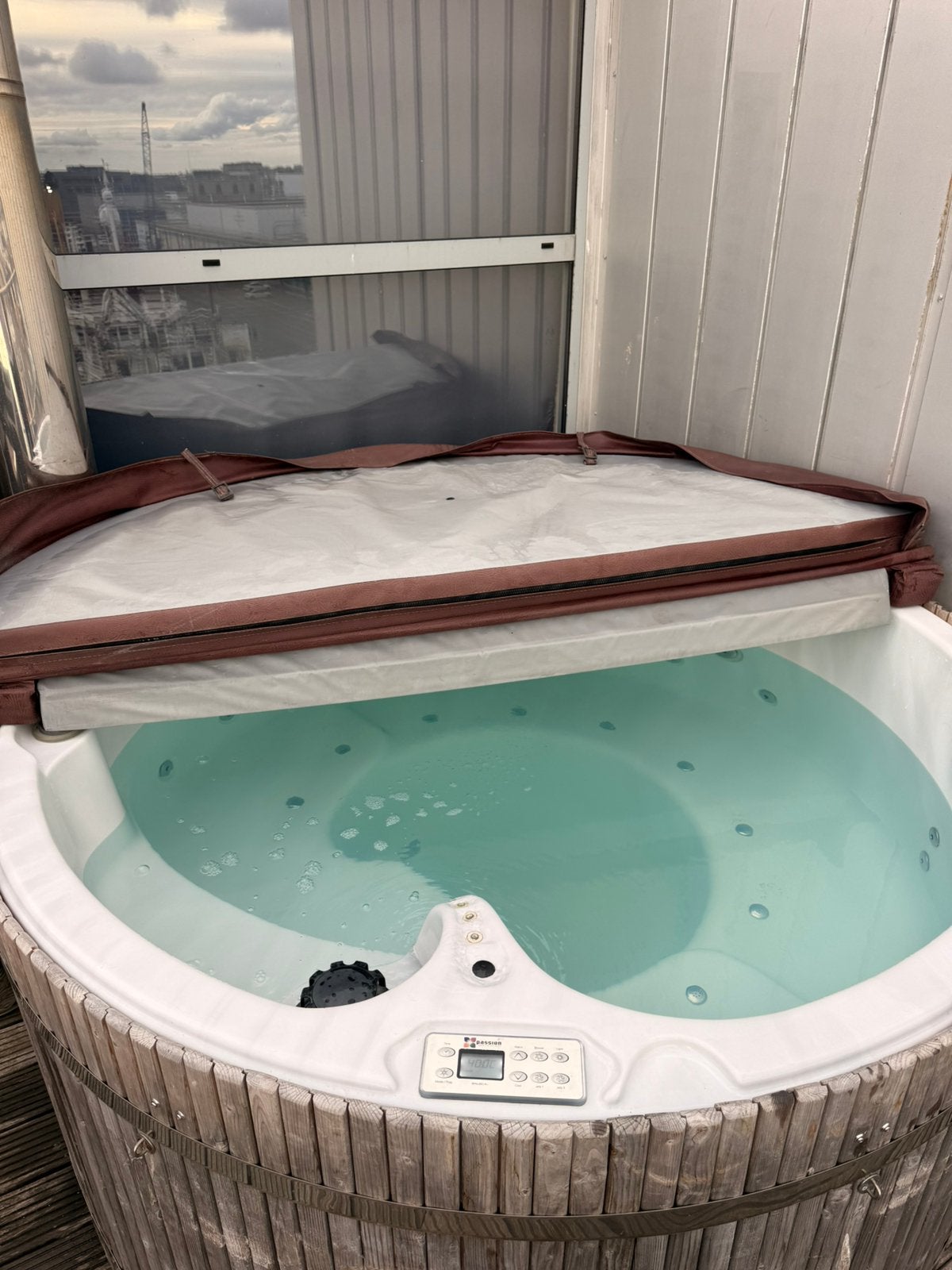 Luxe Jacuzzi / Hot Tub 5 personen, Tuin en Terras, Bubbelbaden en Hottubs, Ophalen, Zo goed als nieuw, Vast