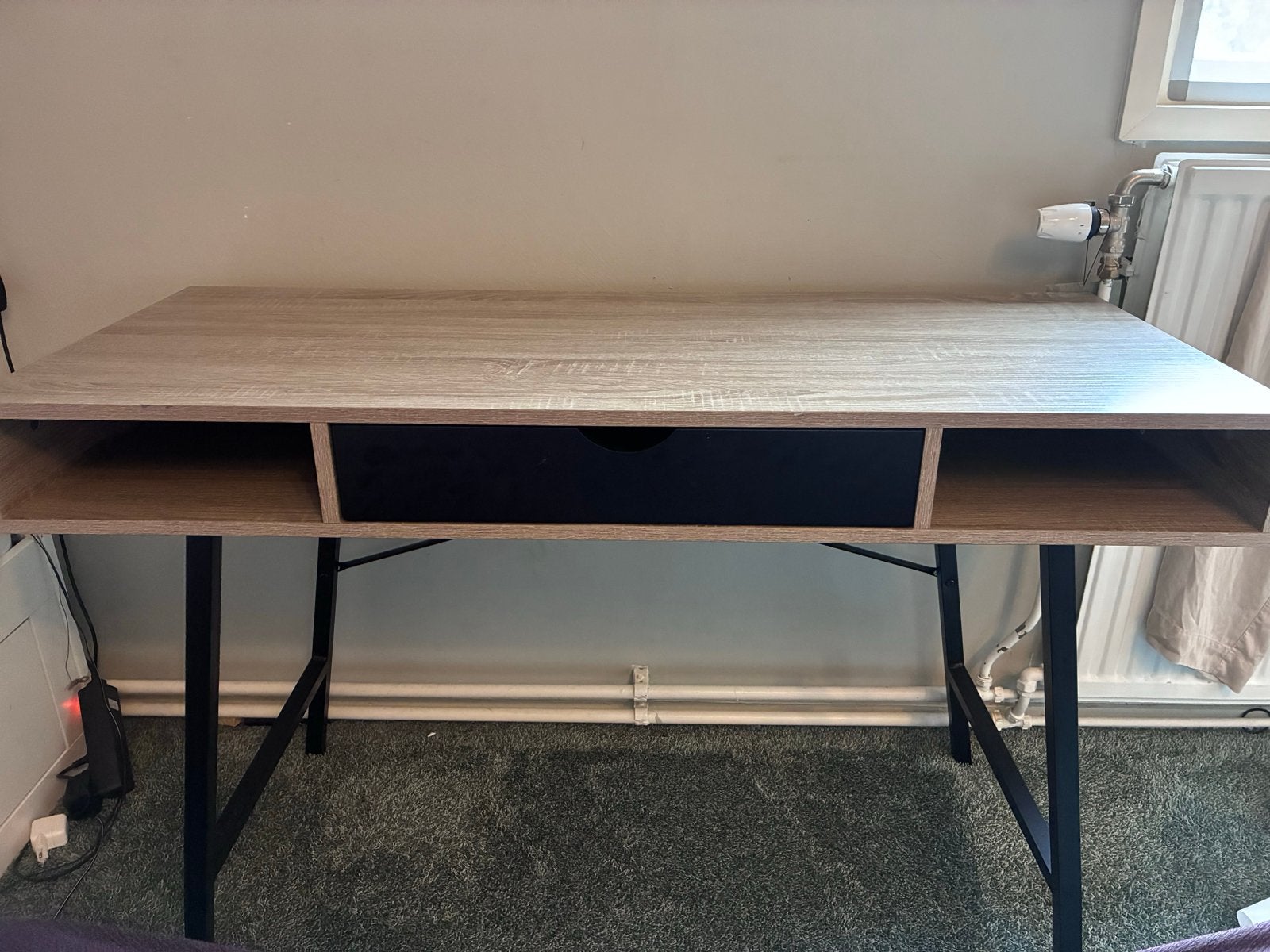 Houten bureau met lade en stalen poten, Ophalen, Overige typen, Gebruikt, Bruin