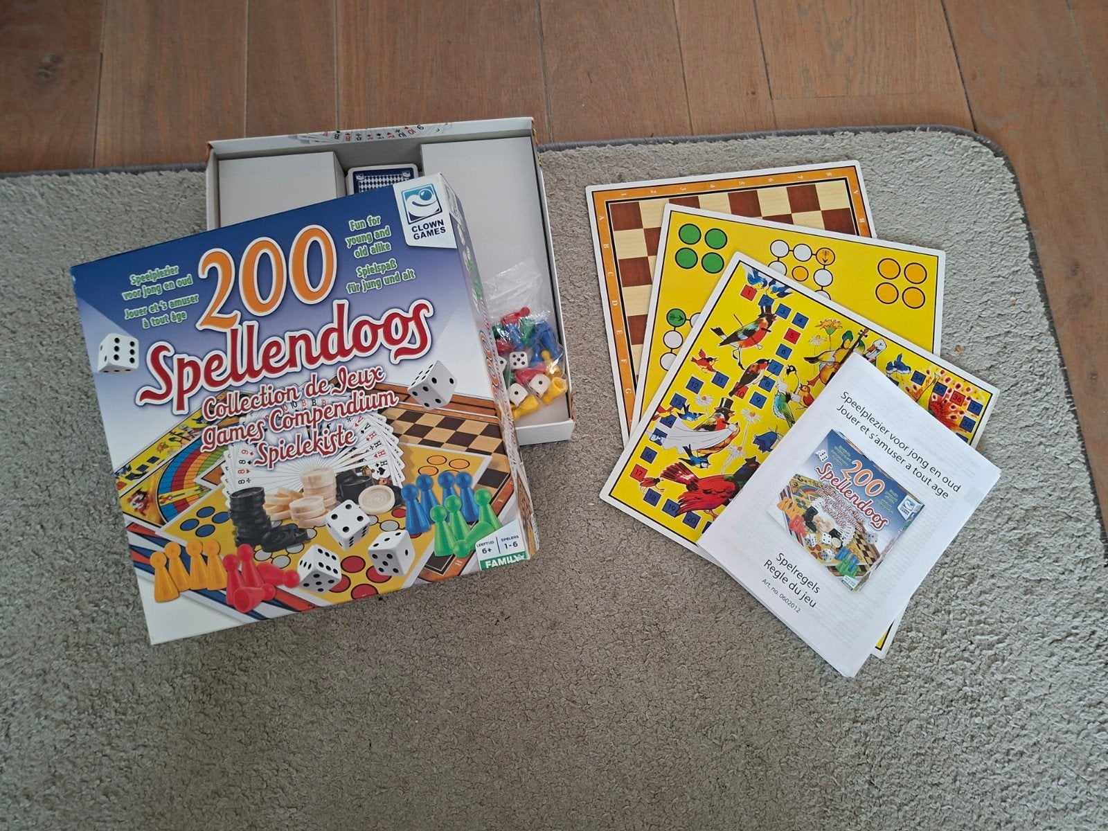 200 Spellendoos - Complete Spelcollectie, Vijf spelers of meer, Ophalen of Verzenden, Zo goed als nieuw, Clown Games