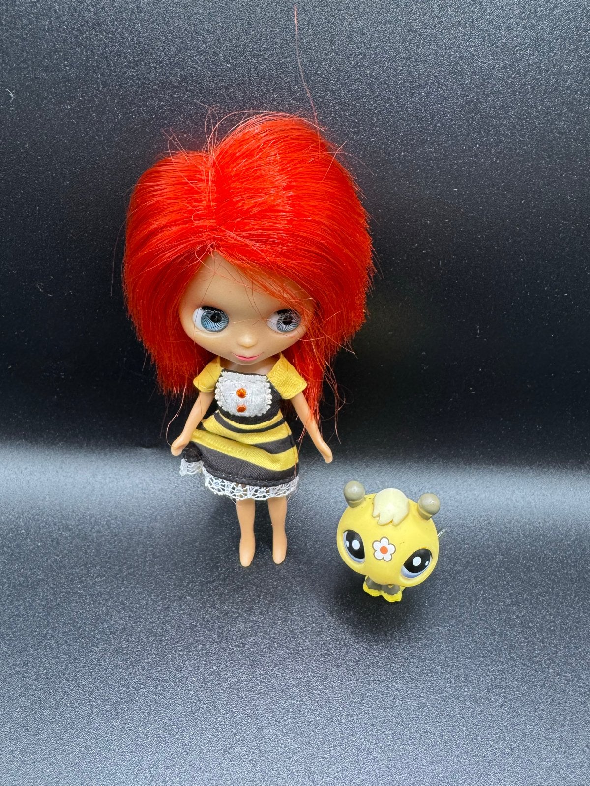 Blythe pop met rood haar en bijenjurk + Littlest Pet Shop, Ophalen of Verzenden, Gebruikt, Overige typen