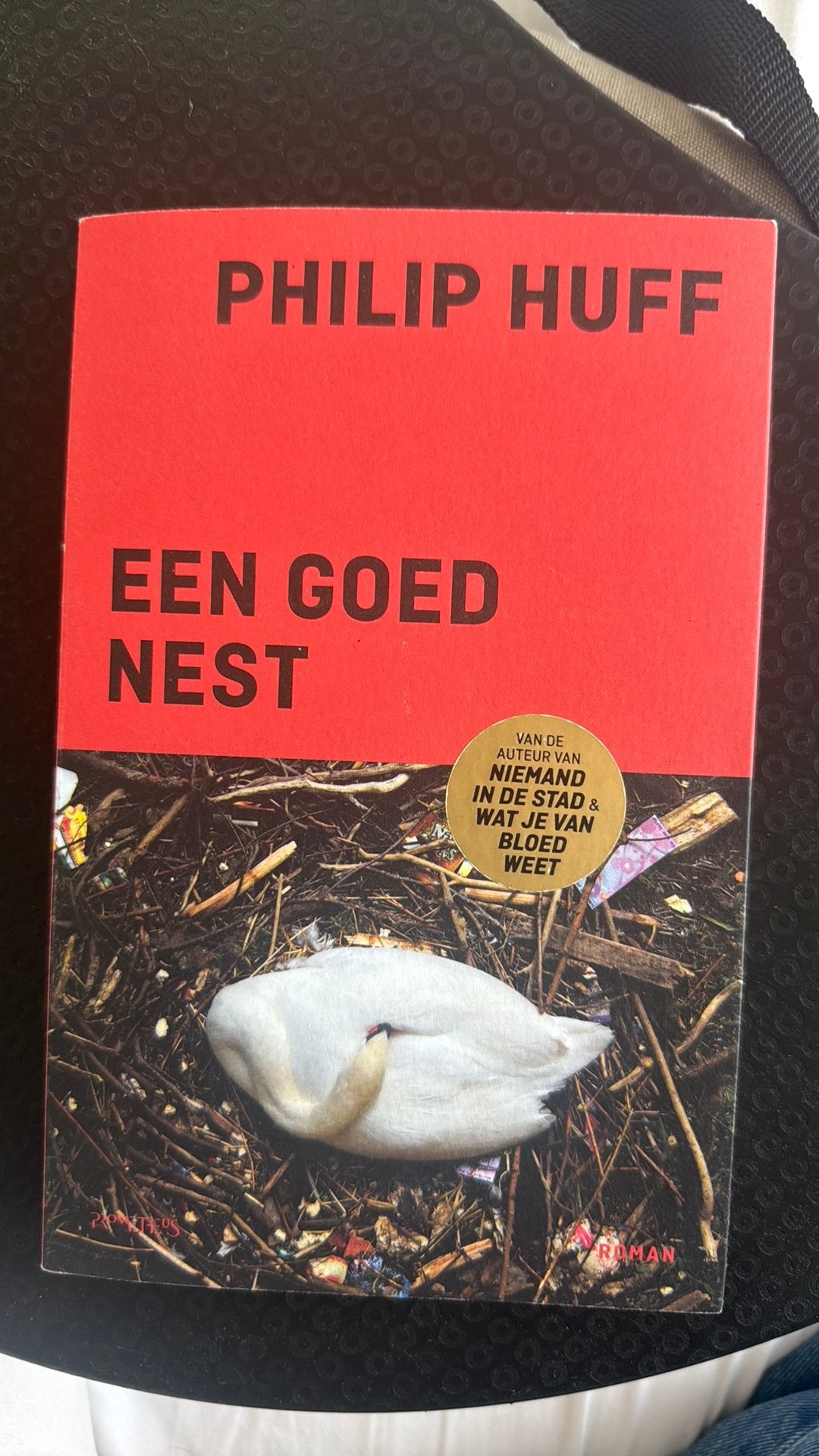 Een Goed Nest - Philip Huff (Roman), Boeken, Ophalen of Verzenden, Zo goed als nieuw