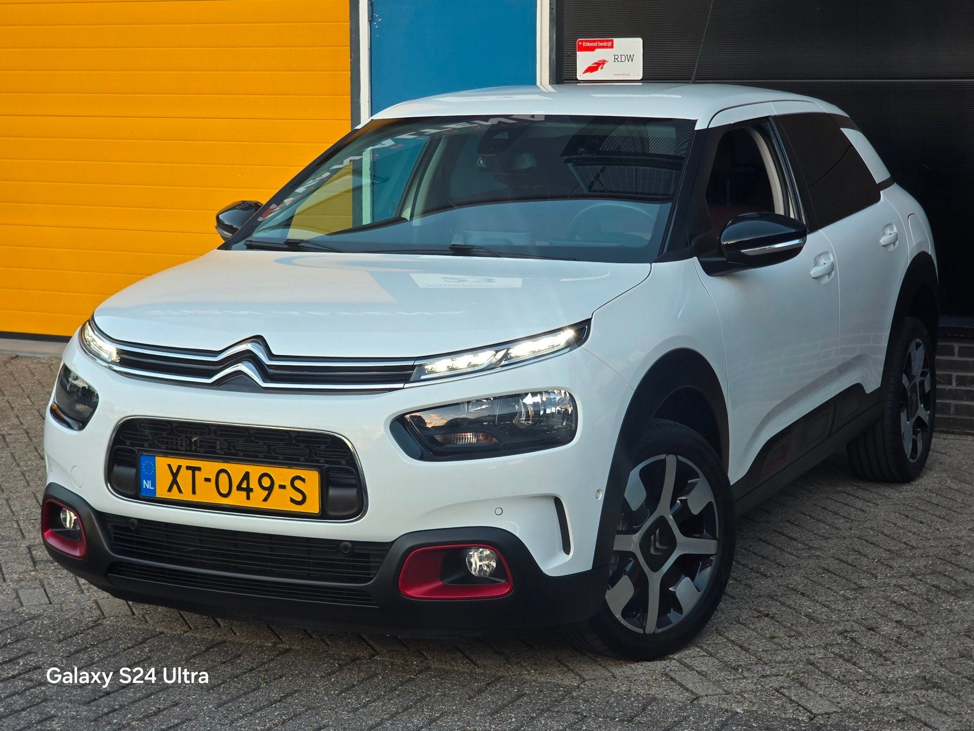 Citroen C4 Cactus 1.2 PureTech Shine / NAP / Camera / Airco, Voorwielaandrijving, Gebruikt, Euro 6, 1199 cc