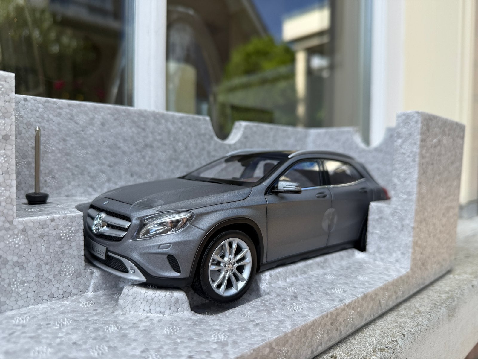 1:18 Mercedes X156 GLA-Klasse grijs 2014 Norev, Hobby en Vrije tijd, Auto, Norev, 70-72 Av. de Bohlen, Vaulx-en-Velin, 69120, France