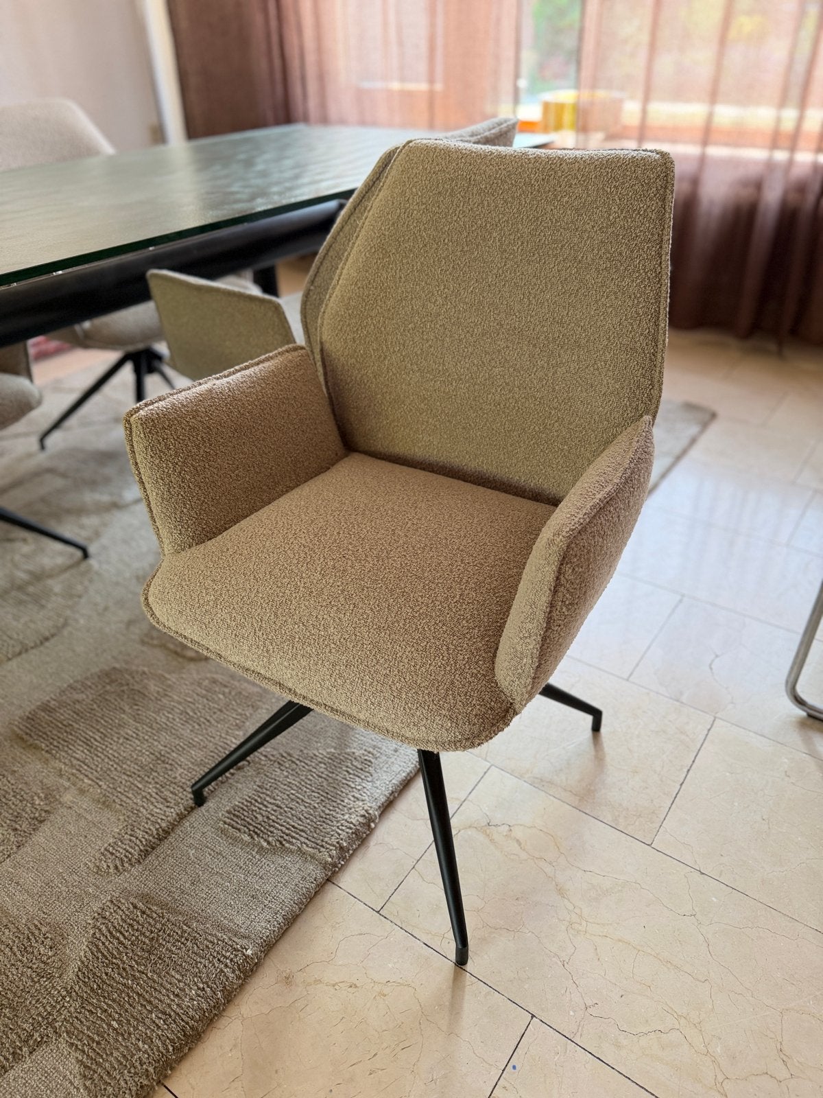 4 eetkamerstoelen bouclé taupe, Huis en Inrichting, Stoelen, Zo goed als nieuw, Vier, Stof, Overige kleuren, Ophalen of Verzenden