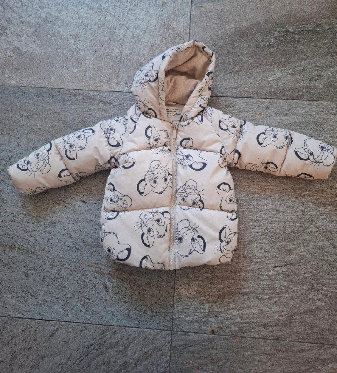 Nieuwe Simba winterjas maat 92, Jongen of Meisje, Nieuw, Ophalen of Verzenden, Disney at Primark