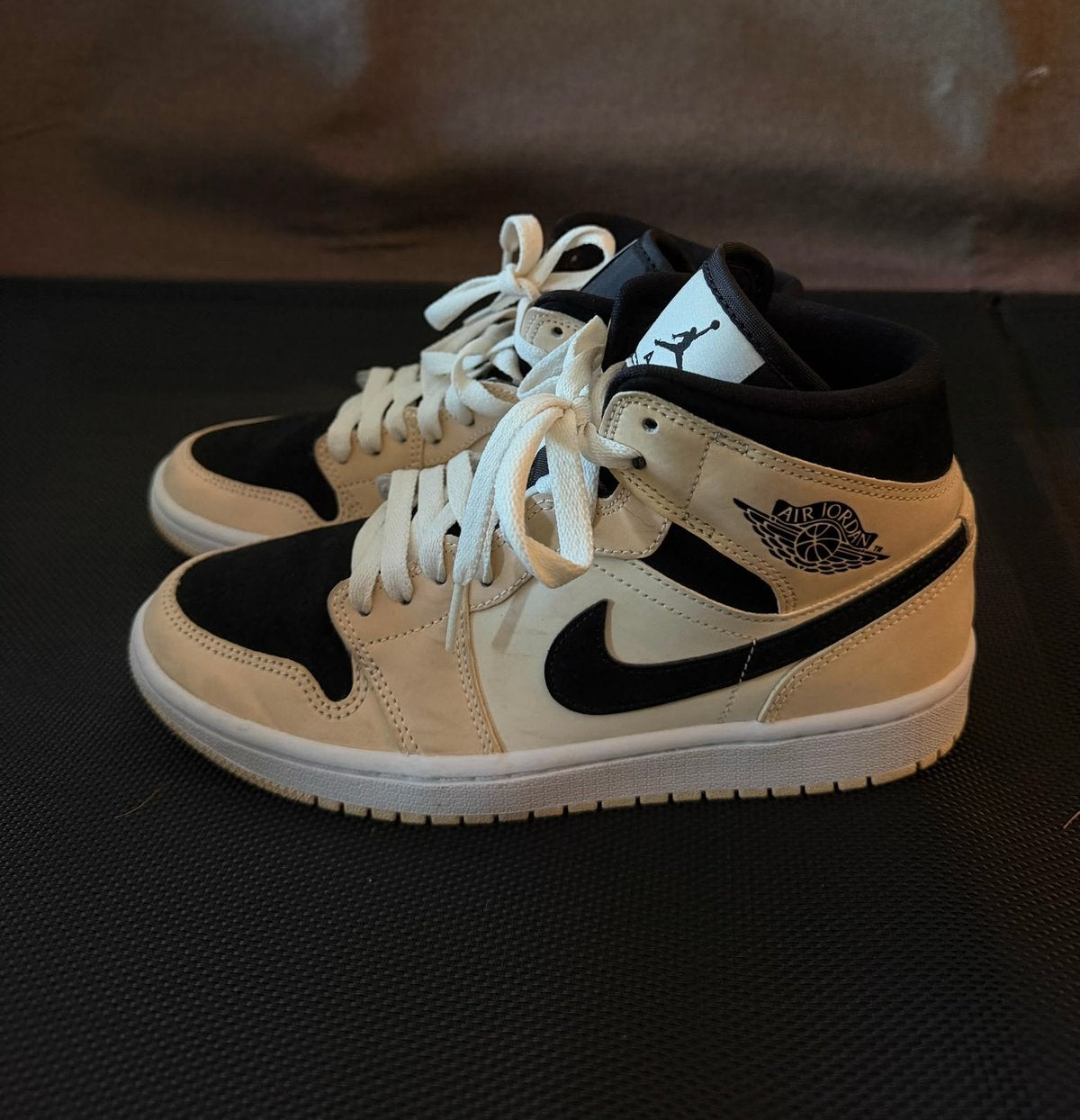 Air jordan 1 mid barely orange 38,5, Ophalen, Zo goed als nieuw, Oranje, Sneakers of Gympen