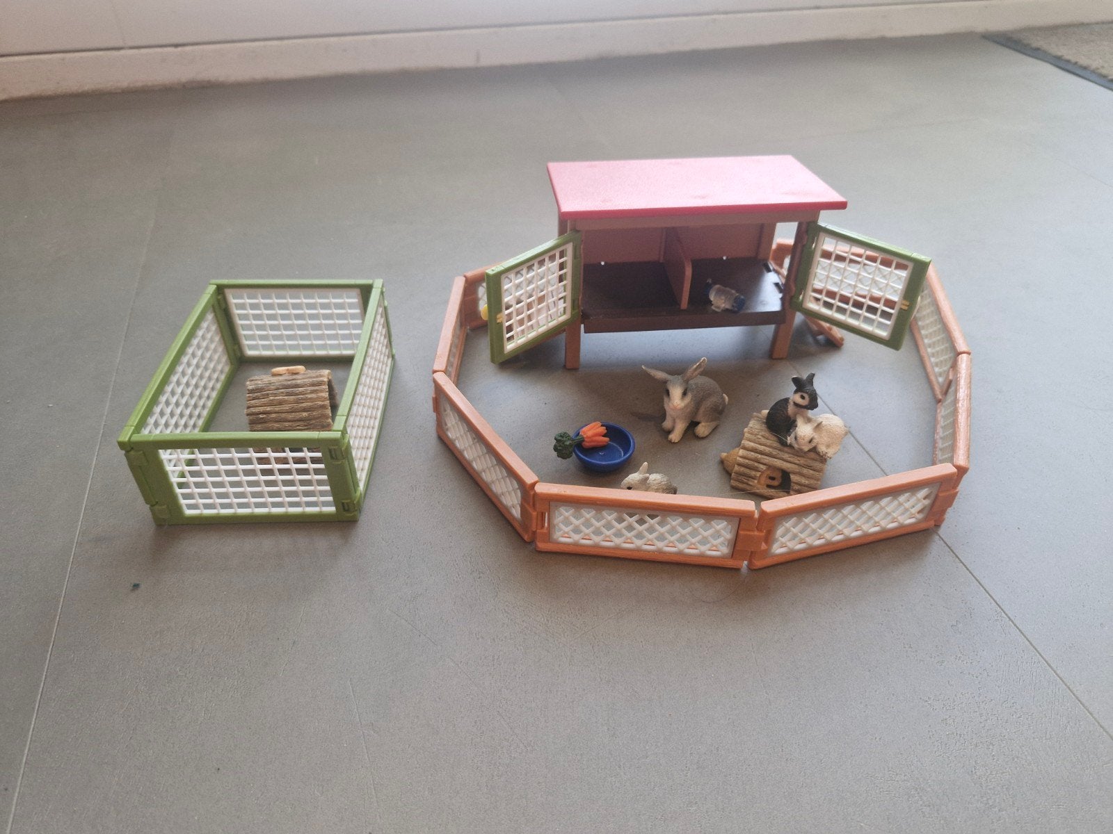Schleich konijnenhok met ren en accessoires, Ophalen of Verzenden, Zo goed als nieuw, Jongen of Meisje