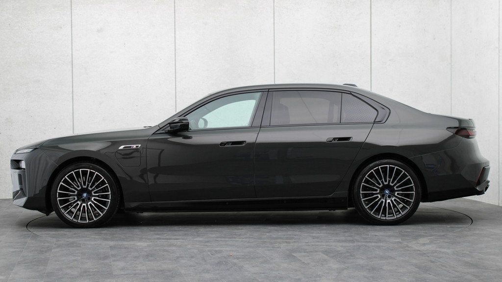 BMW 7 Serie M760e xDrive | Exclusive Lounge | B&W | Sky Loun, 12 maanden, Lichtsensor, Gebruikt, Leder