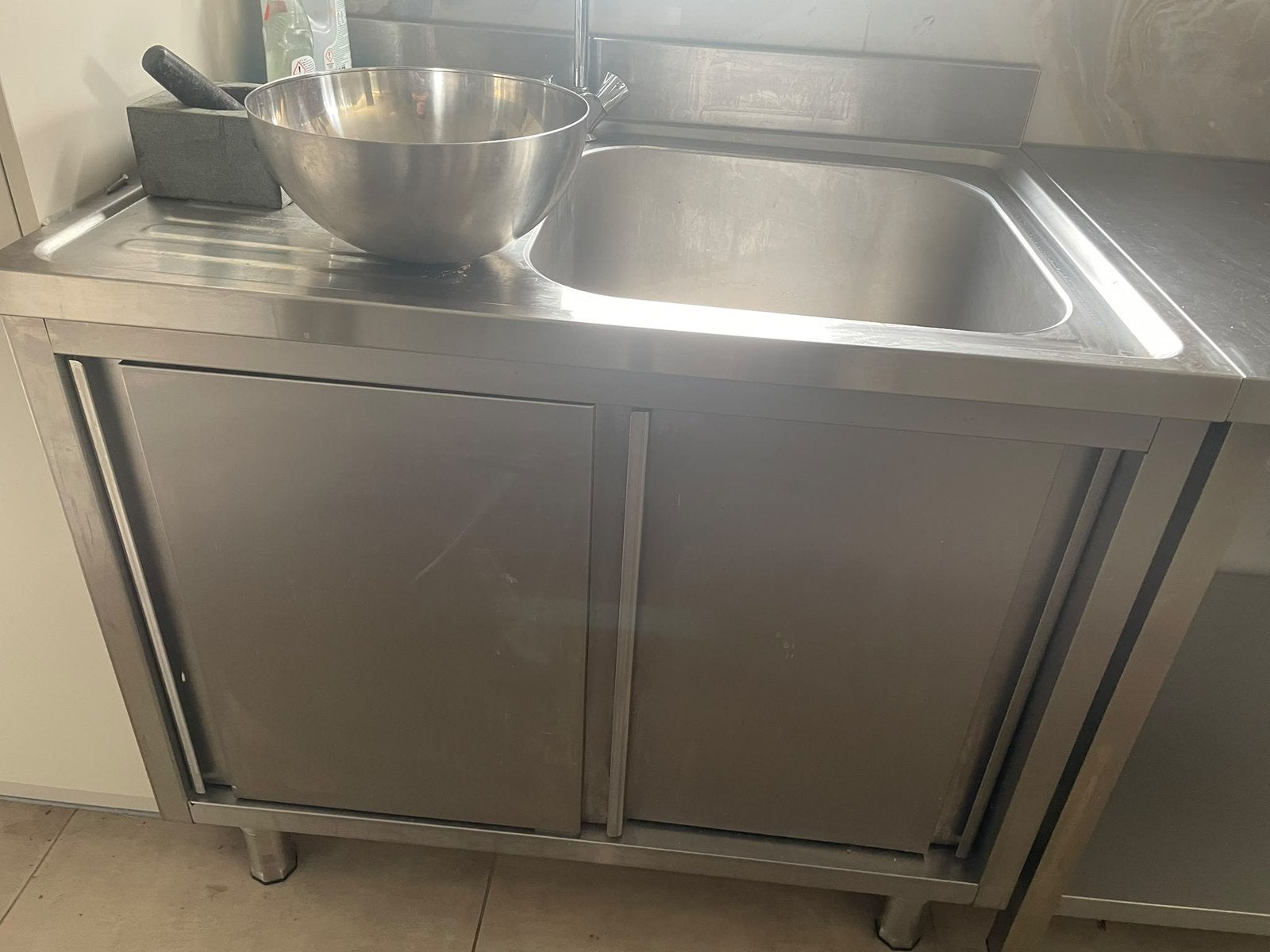 Foto 5 van Rvs horeca werkbanken.