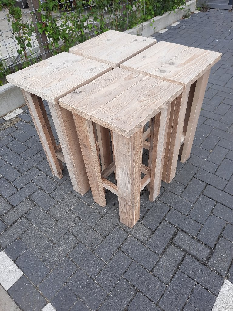Opruiming! Barkruk gebruikt steigerhout - Kruk - €65, Ophalen of Verzenden, Nieuw, Hout