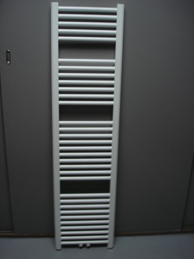 Badkamer radiator 50 cm breed x 185 cm hoog met midden onder, Nieuw, Ophalen of Verzenden, Wit, Metaal