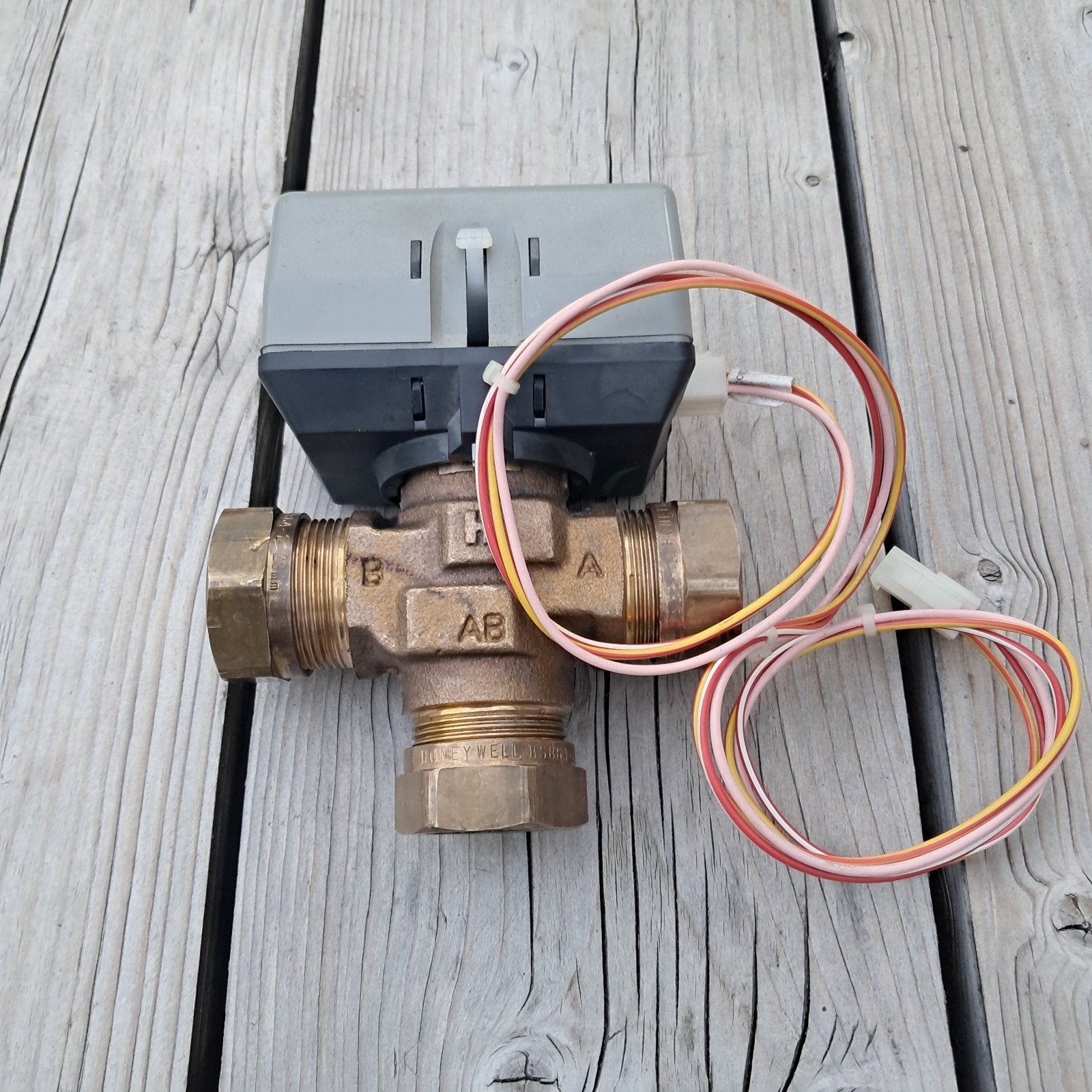 honeywell driewegklep 28mm inclusief motor VC8010-12, Gebruikt, Minder dan 30 cm, Cv-ketel of Combi-ketel, Minder dan 60 cm