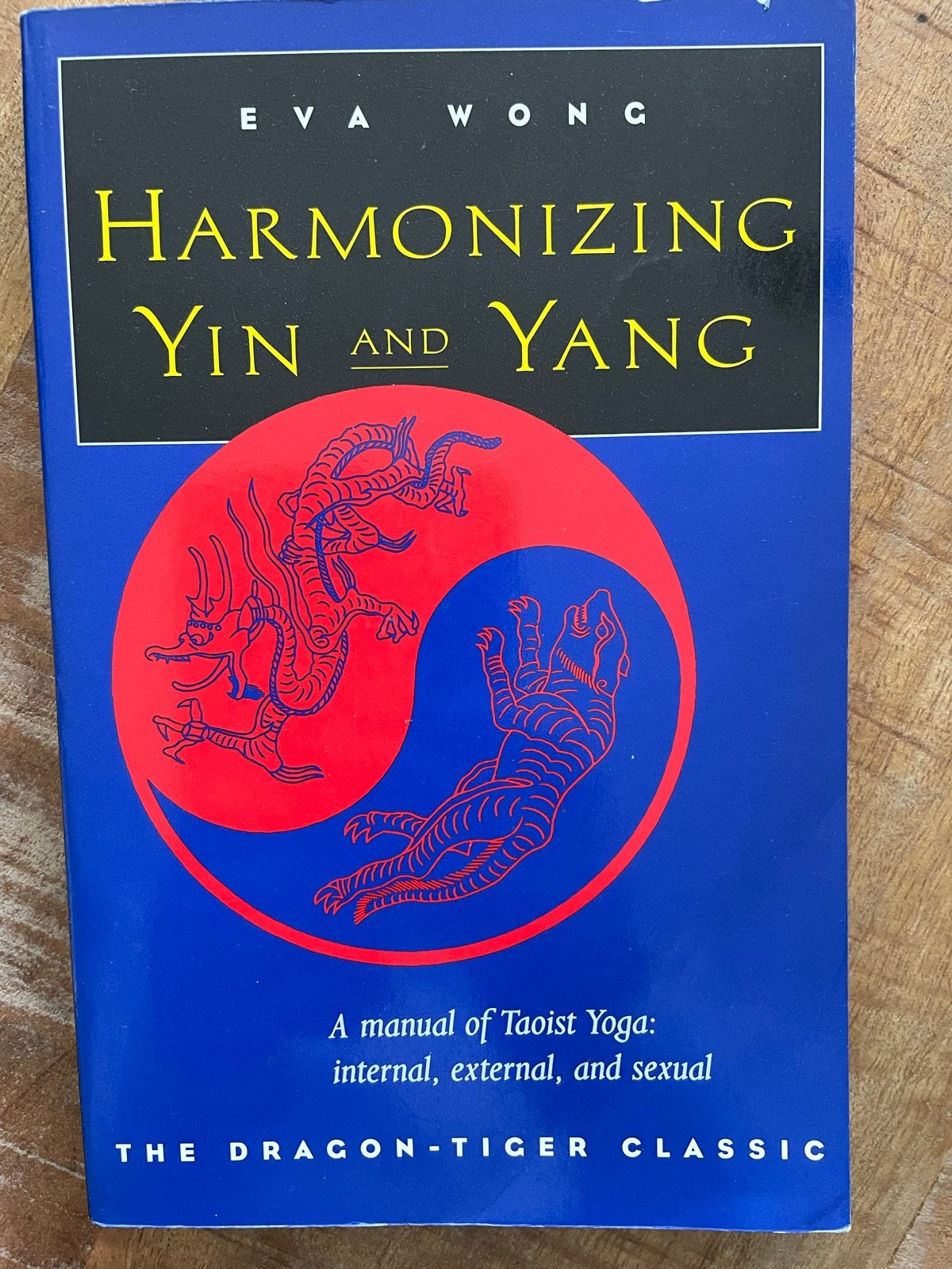 Harmonizing Yin and Yang: Taoïstische Yoga handleiding, Boeken, Ophalen of Verzenden, Zo goed als nieuw, Meditatie of Yoga, Instructieboek