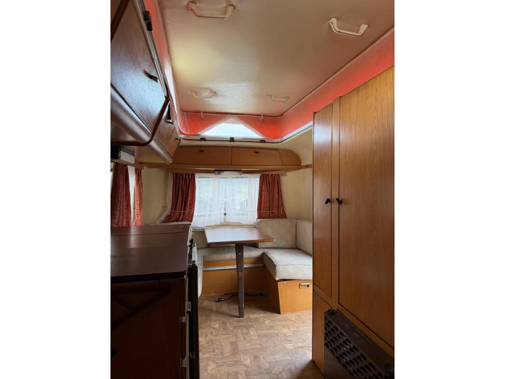 Eriba Triton, Caravans en Kamperen, Overige typen, Standaardzit, Koelkast, Tot en met 2