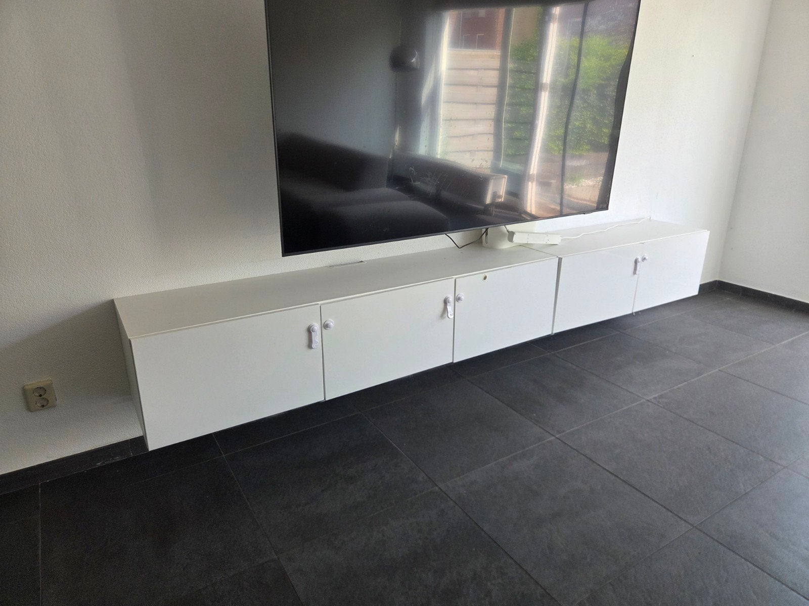Witte tv-kast, 3 meter breed, gratis af te halen, Huis en Inrichting, Kasten | Televisiemeubels, Ophalen, Gebruikt, 200 cm of meer