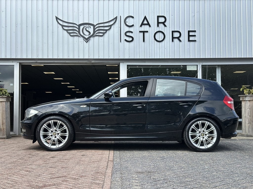 BMW 1-serie 118i |CRUISE|AIRCO|LM VELGEN 18''|PDC|ELK.PAKKET, 1-Serie, Achterwielaandrijving, Zwart, Handgeschakeld