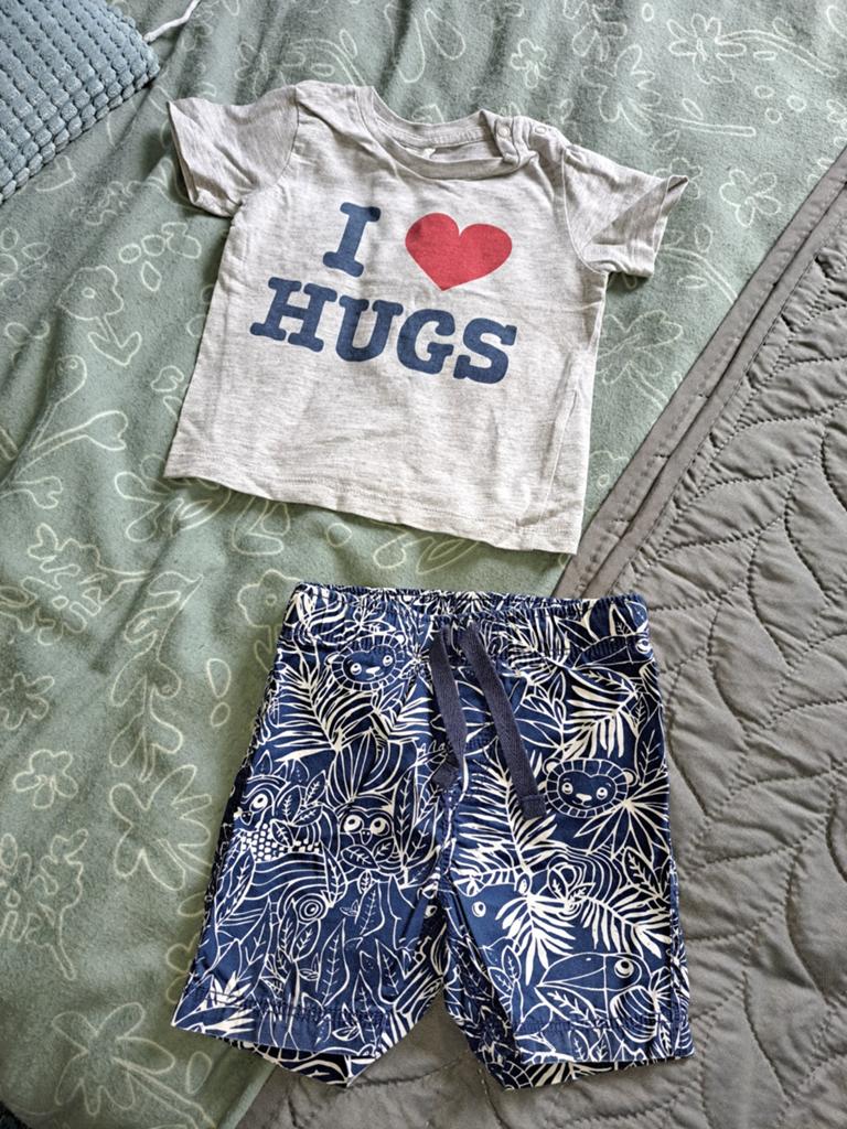 Leuk jongens setje maat 68 - T-shirt en korte broek, Kinderen en Baby's, Babykleding | Maat 68, Gebruikt, Ophalen of Verzenden