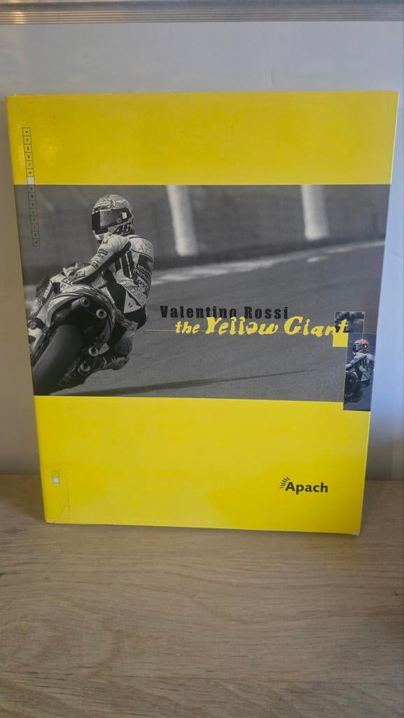 Valentino Rossi: The Yellow Giant - Apach Boek, Ophalen of Verzenden, Zo goed als nieuw, Onbekend