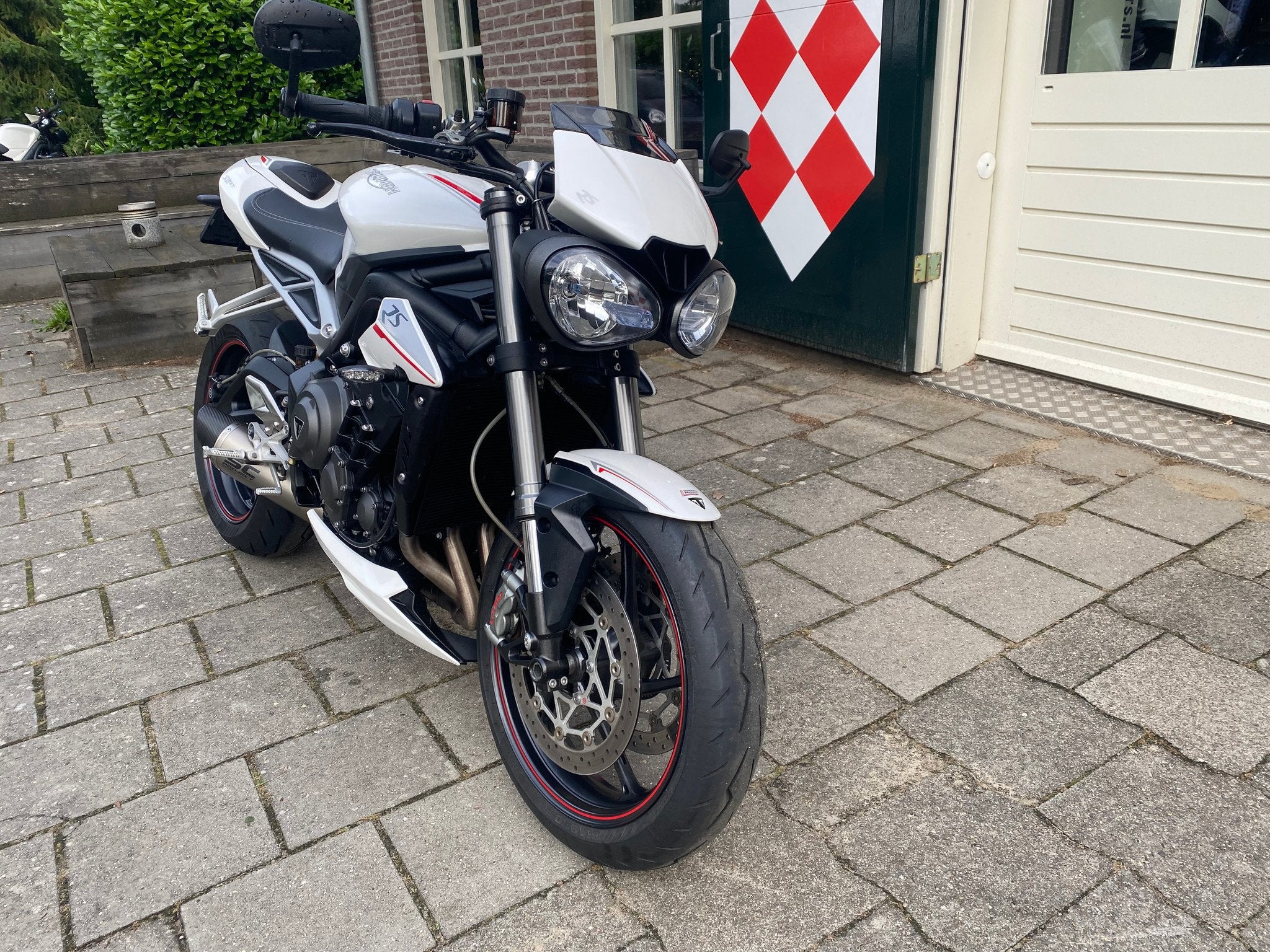 Triumph STREET TRIPLE 765 RS ABS (bj 2019), Motoren, Triumph Motorcycles Ltd., After.sales@triumph.co.uk, 765 cc, Normandy Way
LE10 3BZ  Hinckley, GB