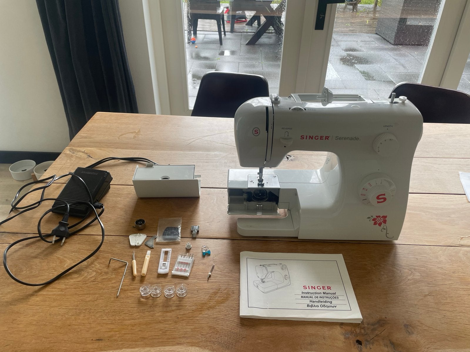 Singer Serenade Naaimachine met accessoires en handleiding, Hobby en Vrije tijd, Naaimachines en Toebehoren, Ophalen of Verzenden