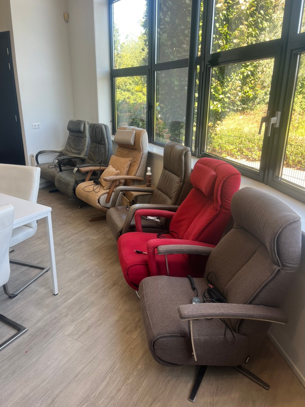 Verschillende Elektrische Prominent Sta-op Relaxfauteuils, Huis en Inrichting, Fauteuils, Ophalen, Minder dan 75 cm, Zo goed als nieuw