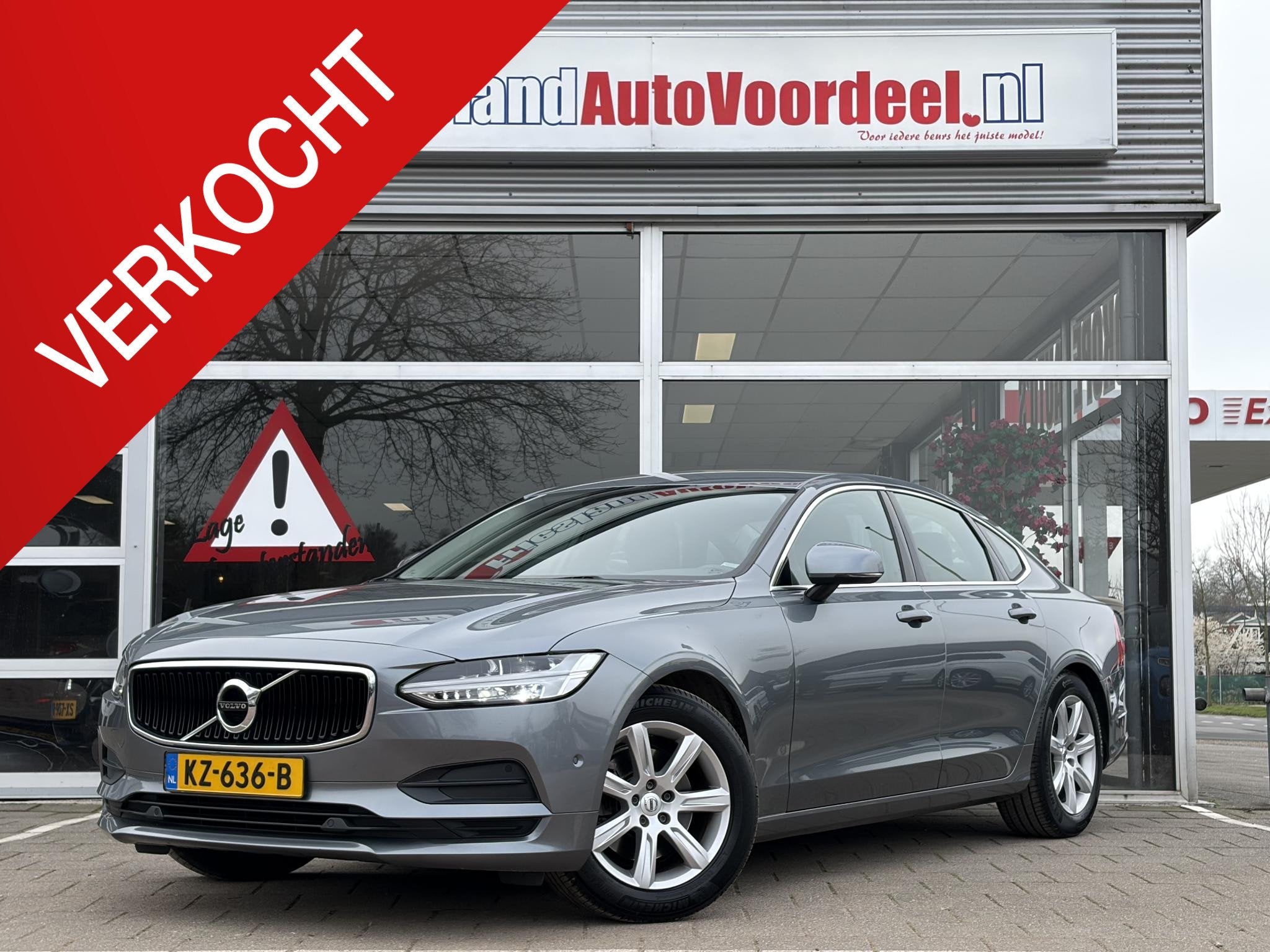 Volvo S90 2.0 D3 Momentum / LED / Lane Assist / Leder / Trek, Auto's, Automatische klimaatregeling, Euro 6, 4 cilinders, 23 km/l