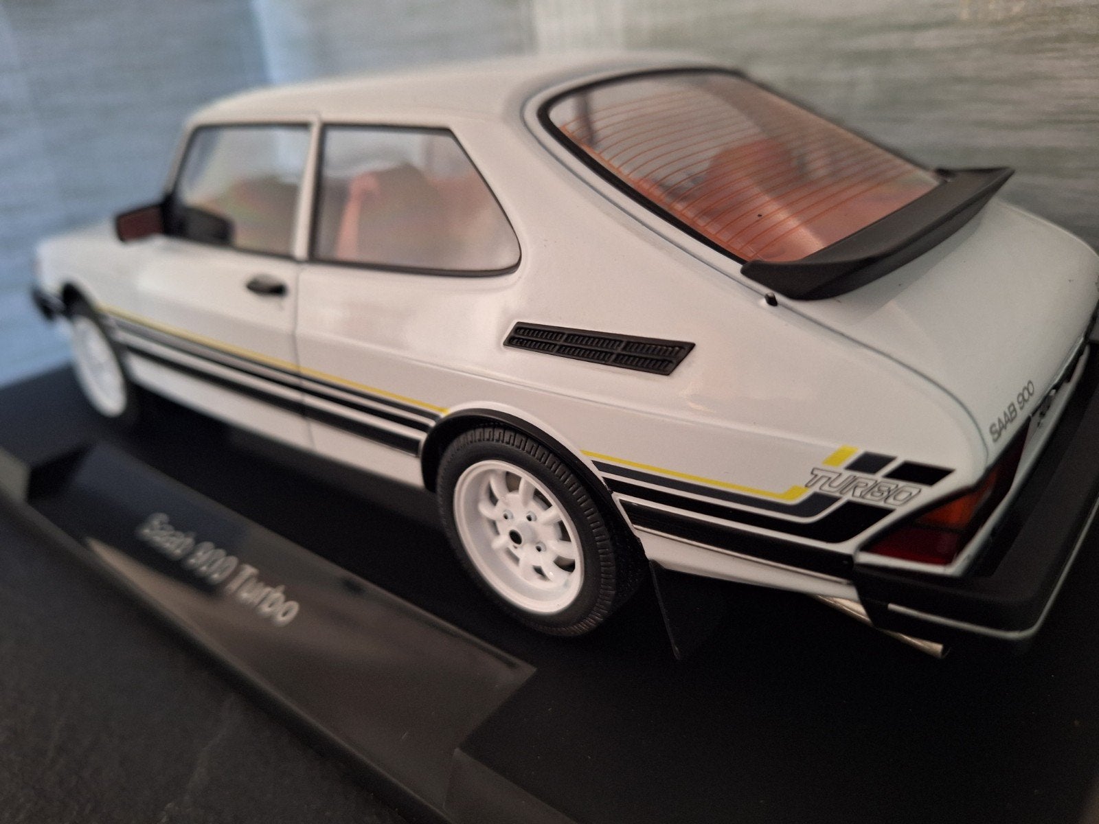 Saab 900 Turbo 1981 Schaal 1:18, Overige merken, MCG, Nieuw, Ophalen of Verzenden