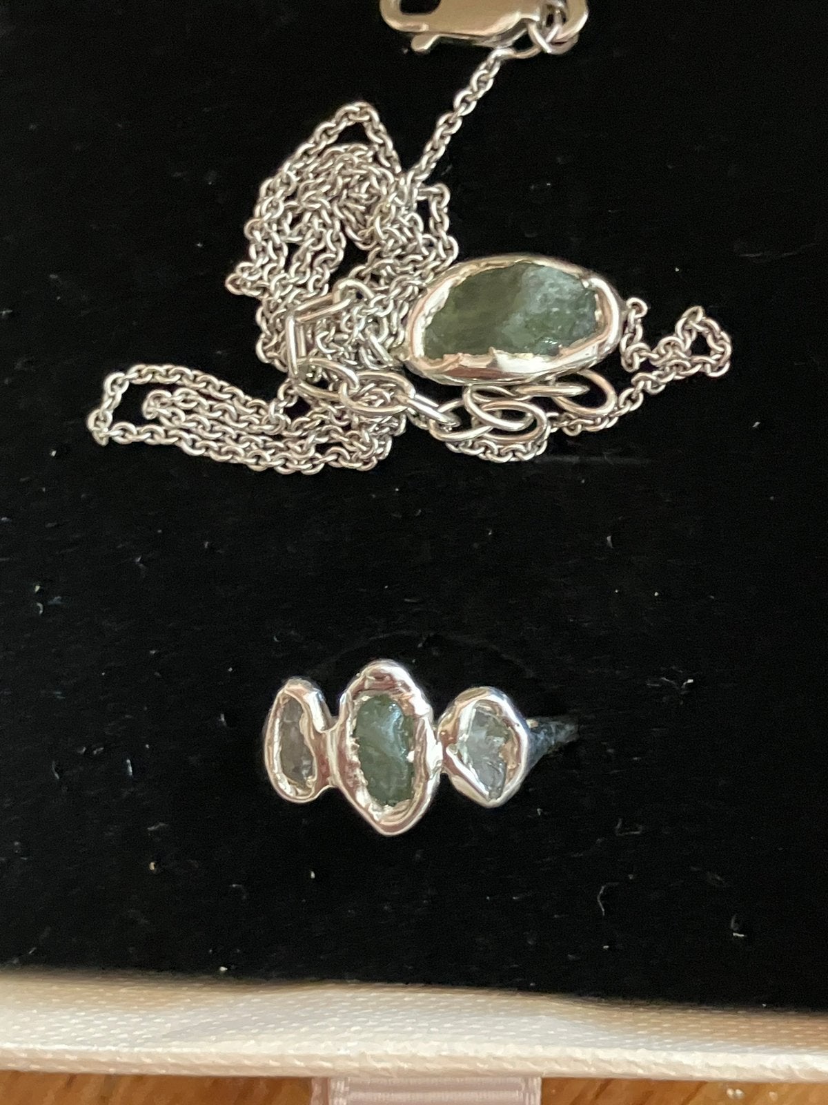 Femke Toelen, Handgemaakt, zilver, ring & ketting, smaragden, 20 of groter, Ophalen of Verzenden, Zo goed als nieuw, Met edelsteen