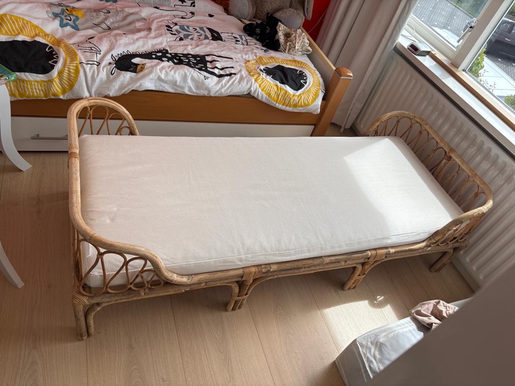 Rotan kinderbed met matras - Zo goed als nieuw, Overige materialen, Beige, Zo goed als nieuw, Eenpersoons