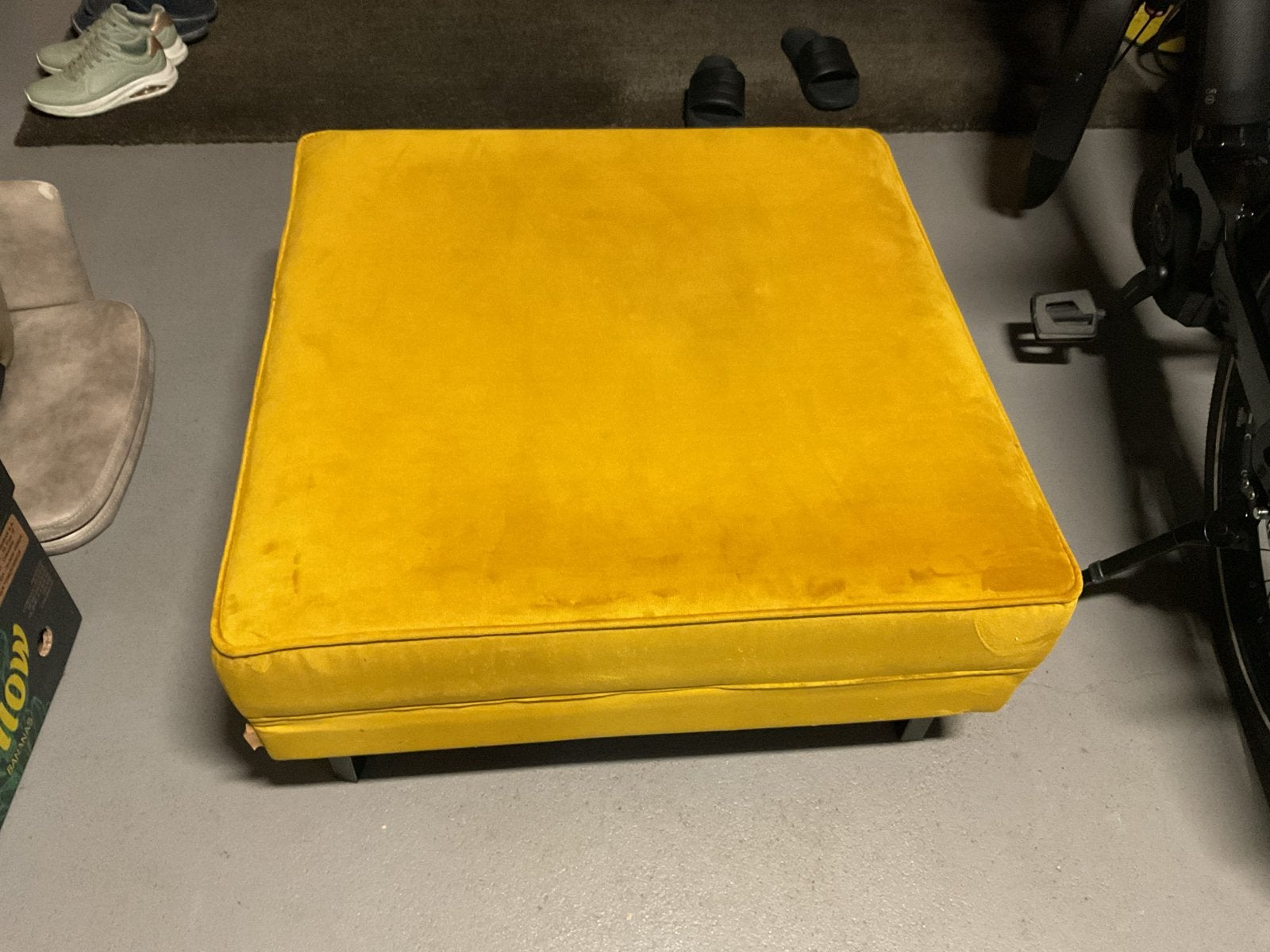 Gratis Hocker Karwei Velvet Stof - Zo goed als nieuw, Ophalen, Vierkant, Zo goed als nieuw, Stof