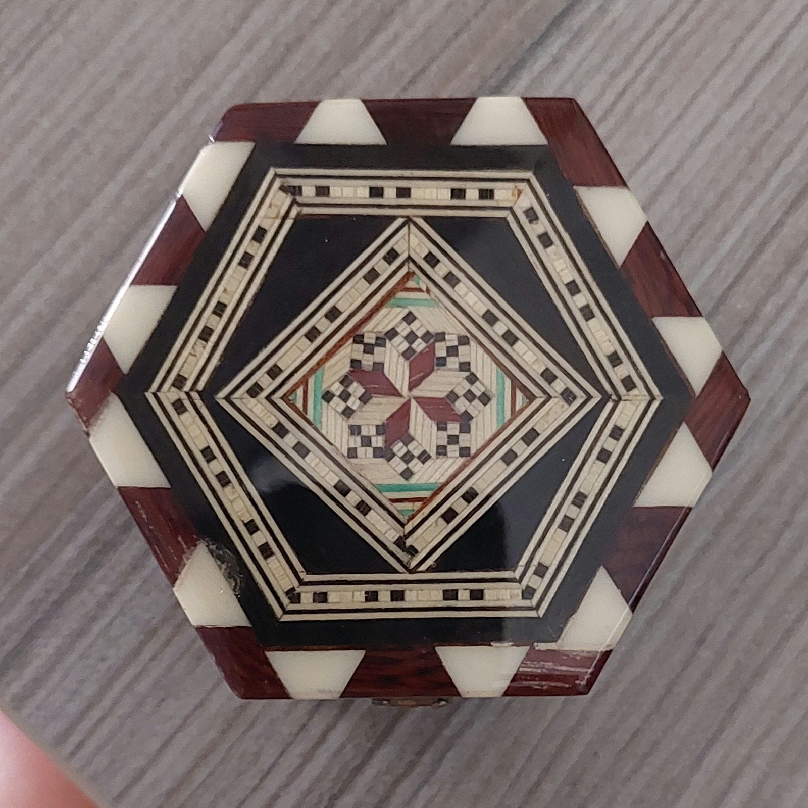 Prachtig zeshoekig / hexagon vintage houten doosje, 7 cm. Di, Ophalen of Verzenden