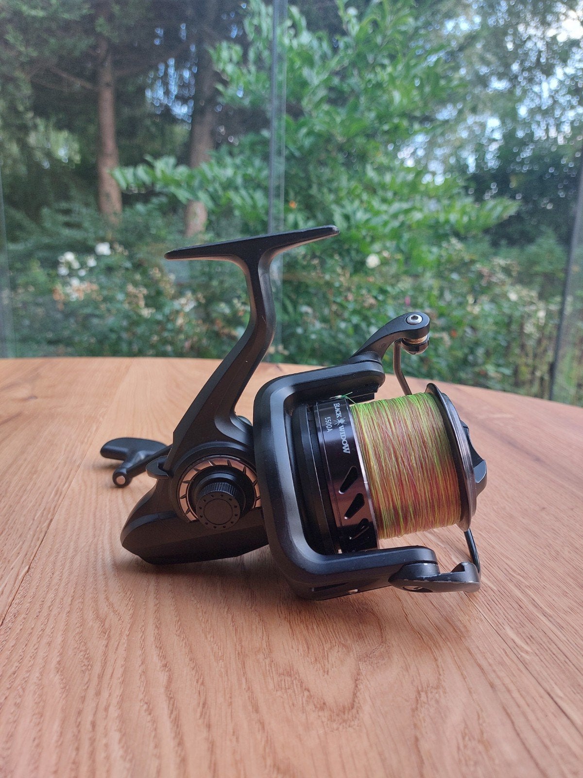 Daiwa Black Widow 5500A Vismolen, Ophalen, Zo goed als nieuw, Molen
